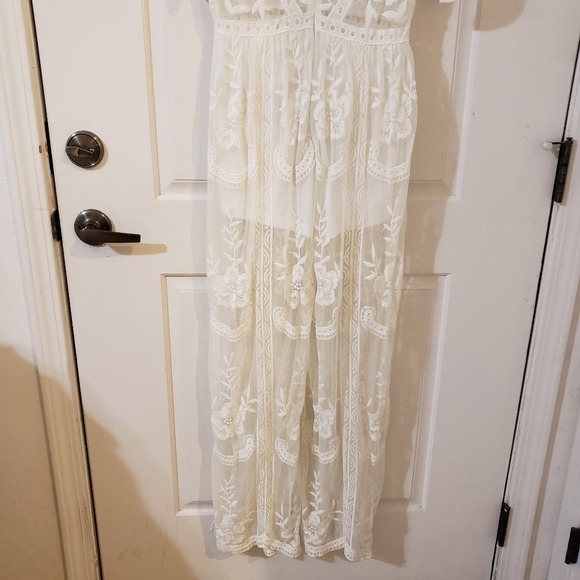 Honey Punch Lace Romper size Medium - Picture 7 of 12